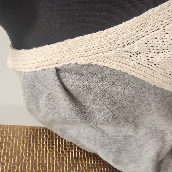 🔥Free People🔥 Elegant Cream and Gray Women's Sweater - Picture 3 of 6
